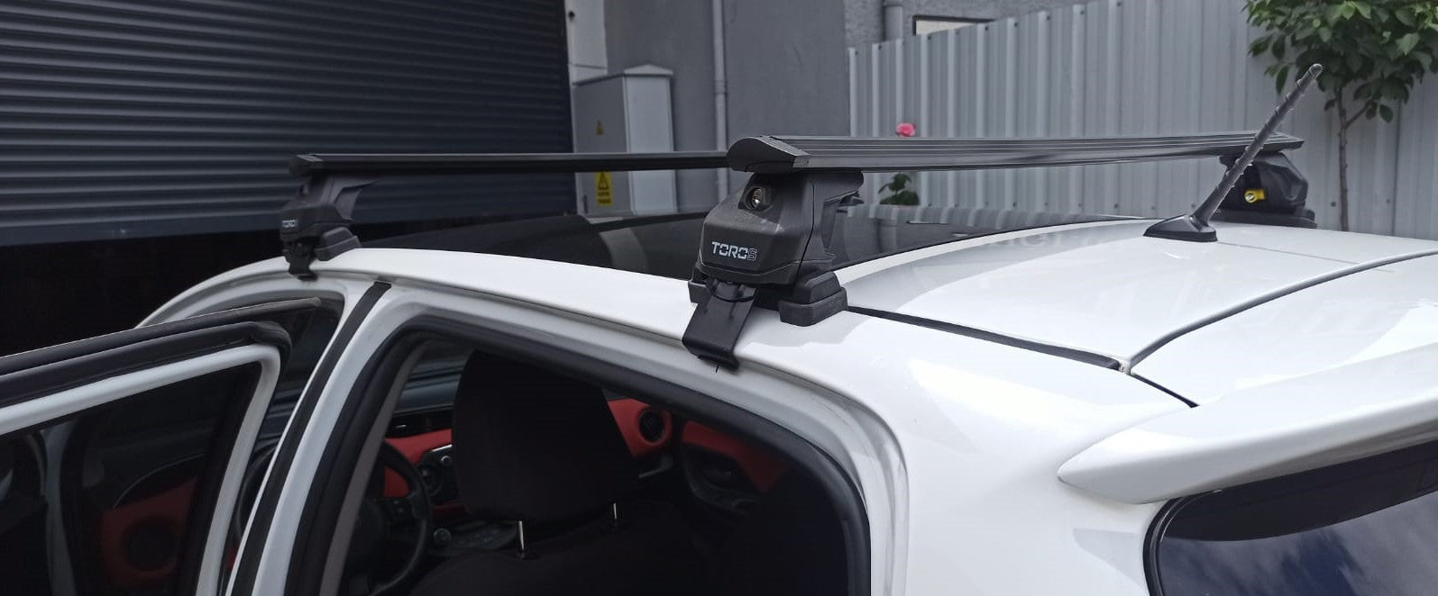 Upper Aluminium Roof Bars for Cupra Born with Standard Roof Black Upper Aluminium Roof Bars for Cupra Born with Standard Roof Black